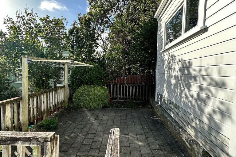 Photo of property in 8 Alameda Terrace, Aro Valley, Wellington, 6021