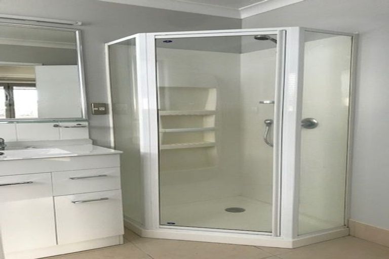 Photo of property in 11m Clearwater Cove, West Harbour, Auckland, 0618