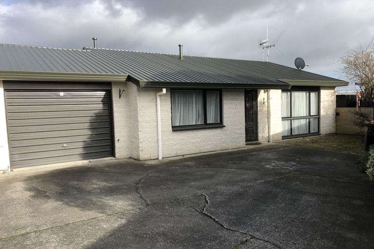 Photo of property in 8b Marama Crescent, Palmerston North, 4414
