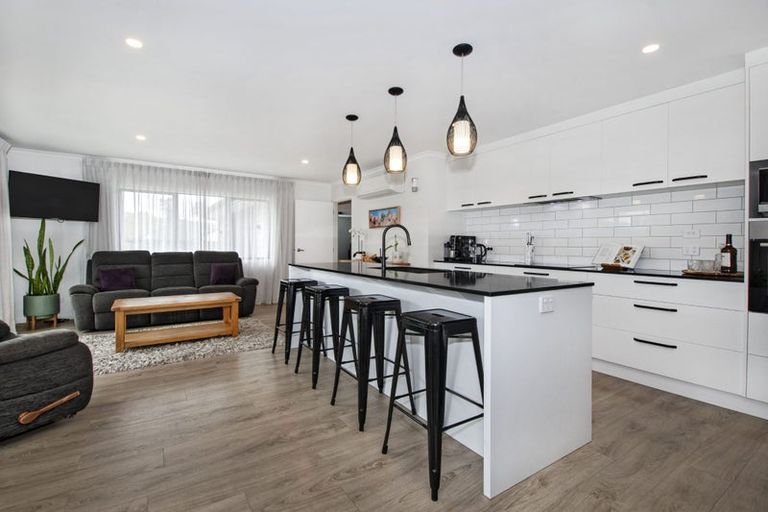 Photo of property in 98 Wairau Drive, Tikipunga, Whangarei, 0112