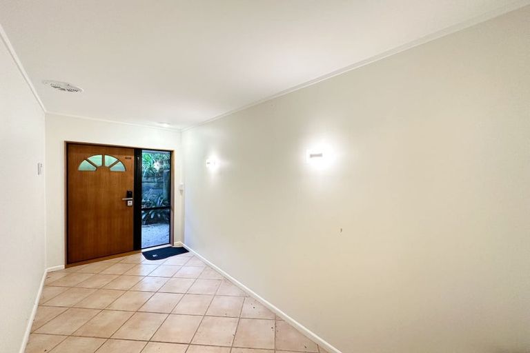 Photo of property in 4/6 Honeysuckle Lane, Mairangi Bay, Auckland, 0630