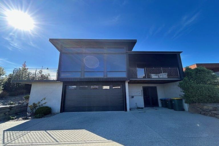 Photo of property in 1 Valley Crescent, Wanaka, 9305
