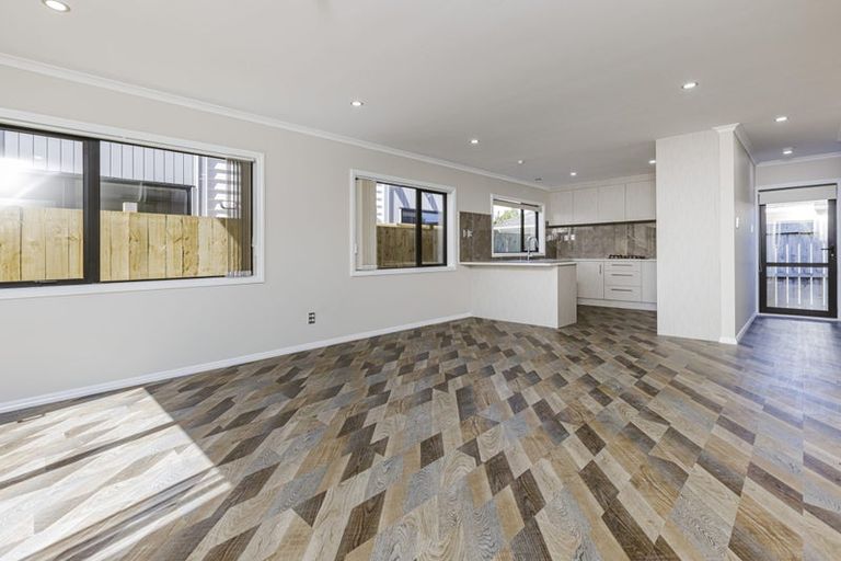 Photo of property in 4b Mirrabooka Avenue, Botany Downs, Auckland, 2010