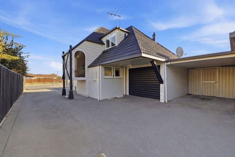 Photo of property in 76a Memorial Avenue, Ilam, Christchurch, 8053