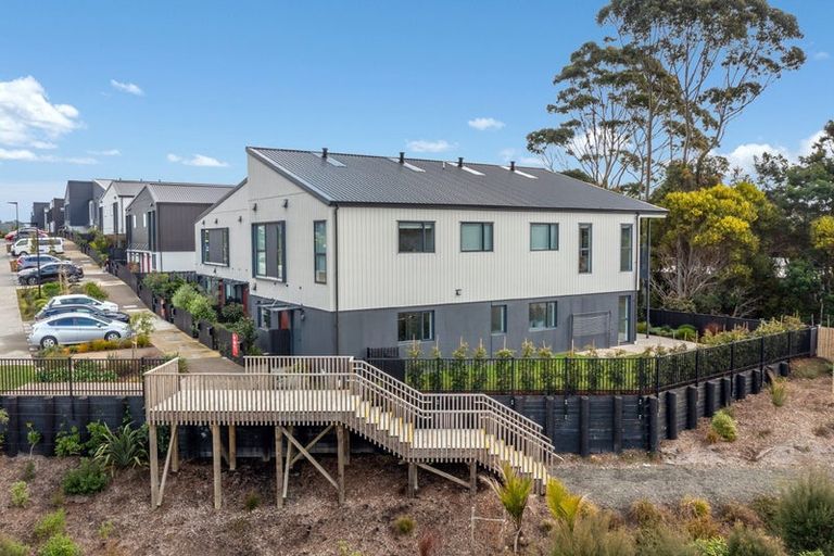 Photo of property in 3/7 Parapara Place, Albany, Auckland, 0632
