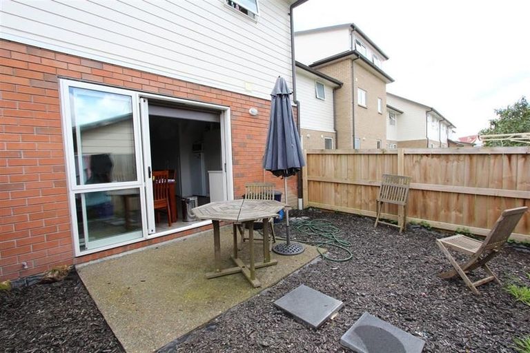 Photo of property in 33 Chiefs Court, Hamilton East, Hamilton, 3216