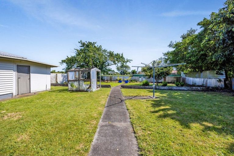 Photo of property in 6 Buchanan Place, Hawera, 4610