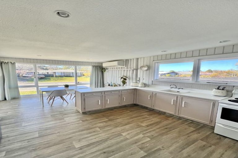 Photo of property in 37 Kathleen Crescent, Hornby, Christchurch, 8042