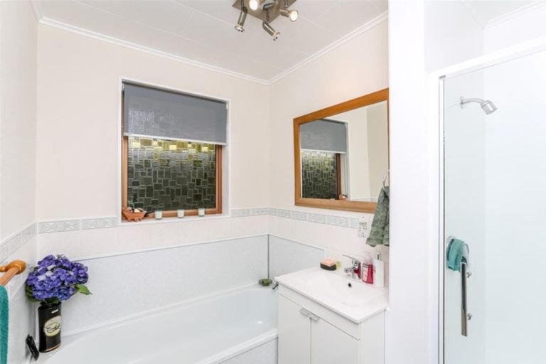 Photo of property in 4 Woodleigh Street, Frankleigh Park, New Plymouth, 4310