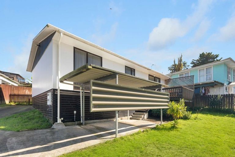 Photo of property in 2/16 Sarajevo Place, Massey, Auckland, 0614