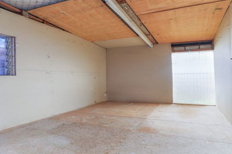 Photo of property in 10 Sealand Place, Mangere Bridge, Auckland, 2022