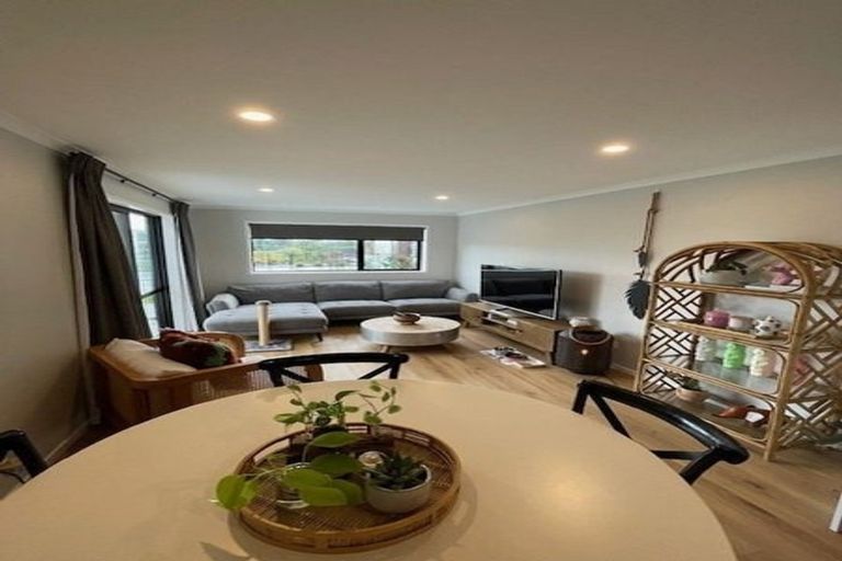 Photo of property in 2 Honowai Street, Kumeu, 0810