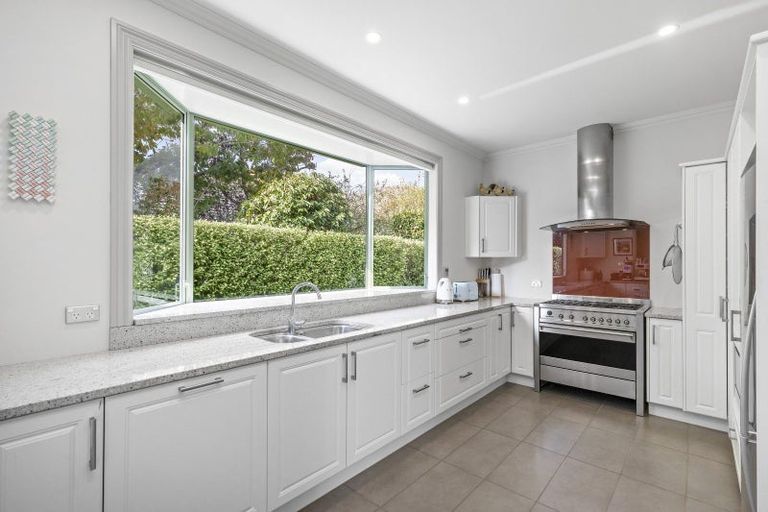 Photo of property in 379 Fergusson Drive, Heretaunga, Upper Hutt, 5018