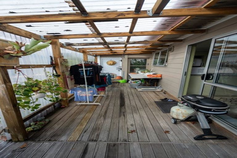 Photo of property in 21 Lisa Rise, Half Moon Bay, Auckland, 2012