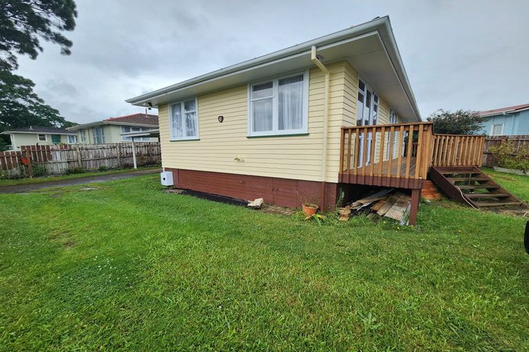 Photo of property in 6 Chadwick Crescent, Mangere East, Auckland, 2024