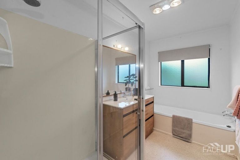 Photo of property in 14 Milan Drive, Glen Eden, Auckland, 0602