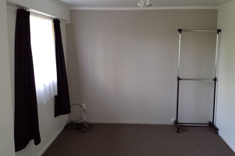 Photo of property in 2/13 Limmer Place, Browns Bay, Auckland, 0632