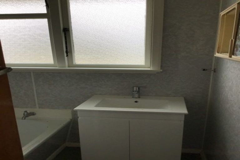 Photo of property in 6 Holland Crescent, Bulls, 4818