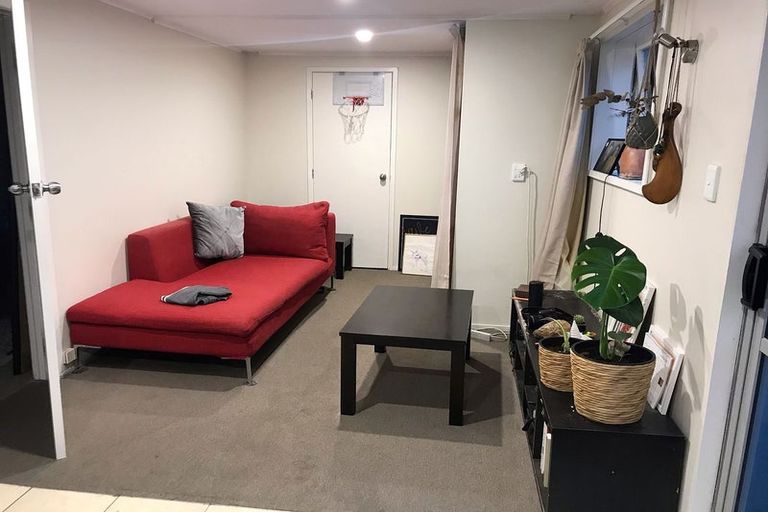Photo of property in 5 Pax Avenue, Forrest Hill, Auckland, 0620