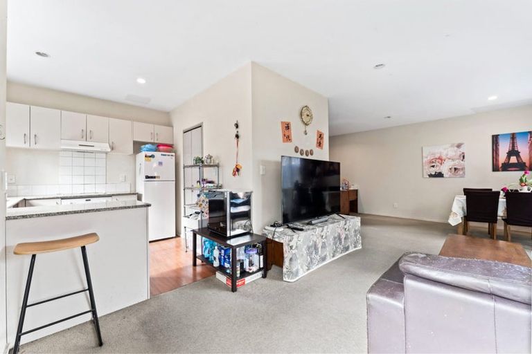 Photo of property in 1 Sun Place, Henderson, Auckland, 0612