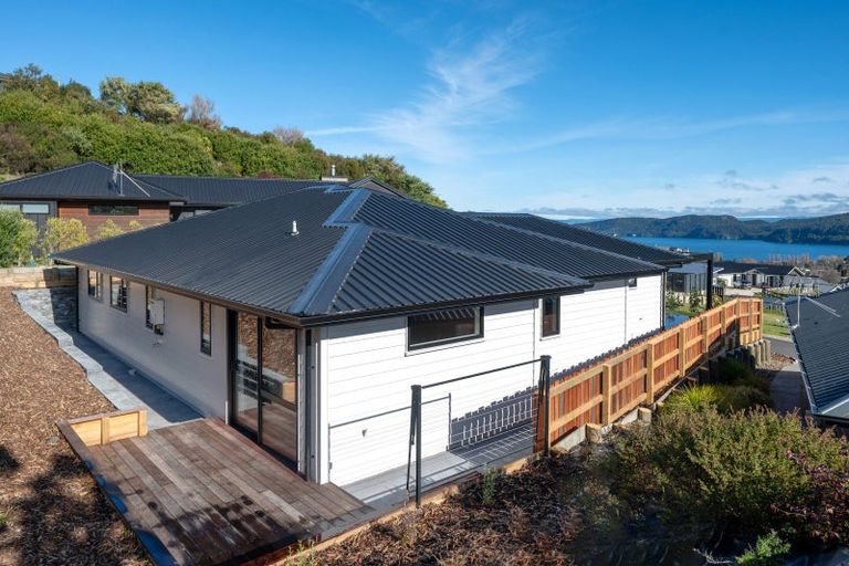 Photo of property in 11 Blackhawk Close, Kinloch, 3377