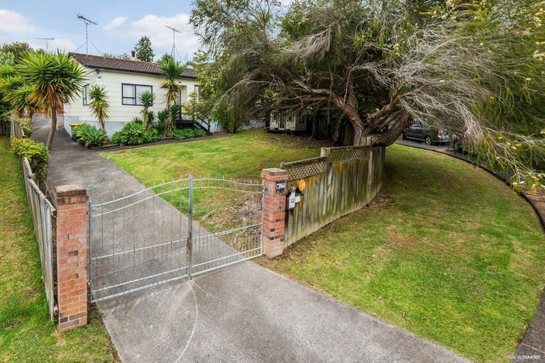 Photo of property in 12 Kearney Place, Massey, Auckland, 0614