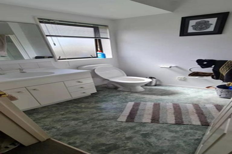 Photo of property in 33a Schnapper Rock Road, Greenhithe, Auckland, 0632