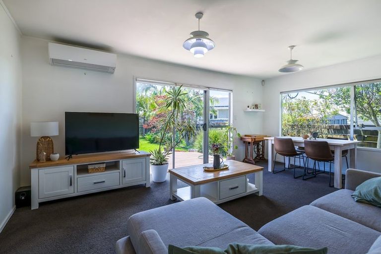 Photo of property in 2/24 Bedford Street, Te Atatu South, Auckland, 0610