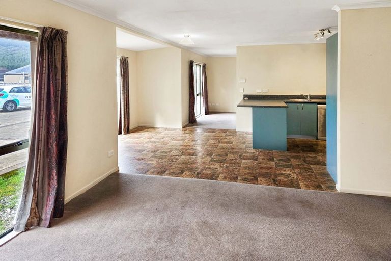 Photo of property in 351b Wellington Road, Wainuiomata, Lower Hutt, 5014