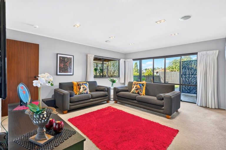 Photo of property in 4 Valdese Rise, Browns Bay, Auckland, 0630