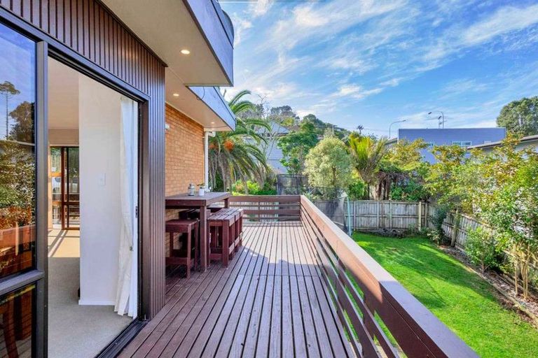 Photo of property in 1/2a Carlisle Road, Browns Bay, Auckland, 0630