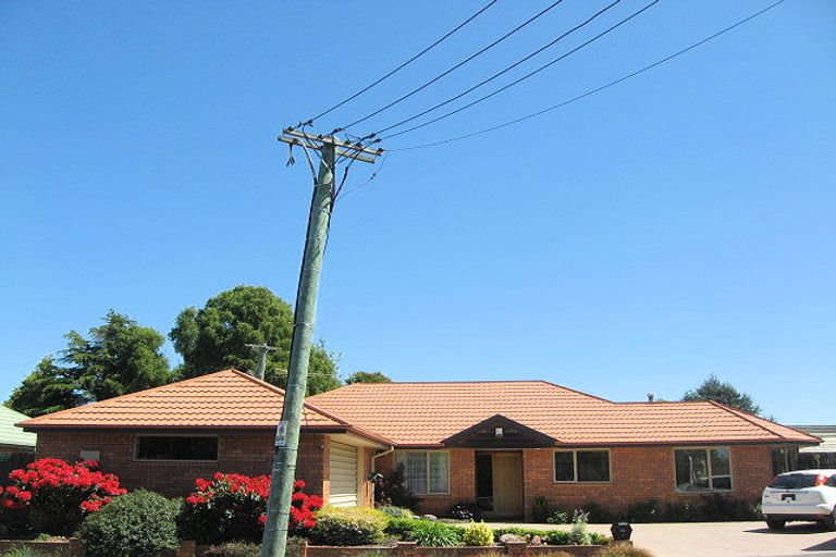 Photo of property in 25a Farquhars Road, Redwood, Christchurch, 8051