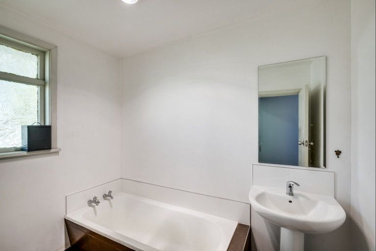 Photo of property in 1240 Cunningham Crescent, Mayfair, Hastings, 4122