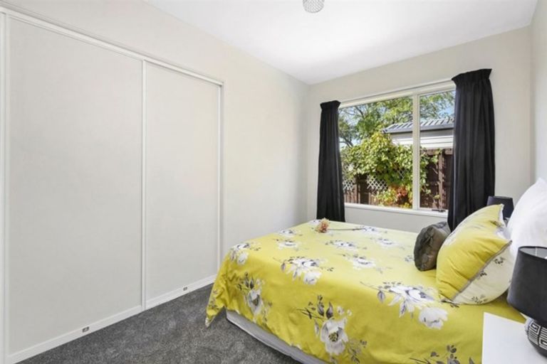 Photo of property in 12 Beauford Place, Parklands, Christchurch, 8083