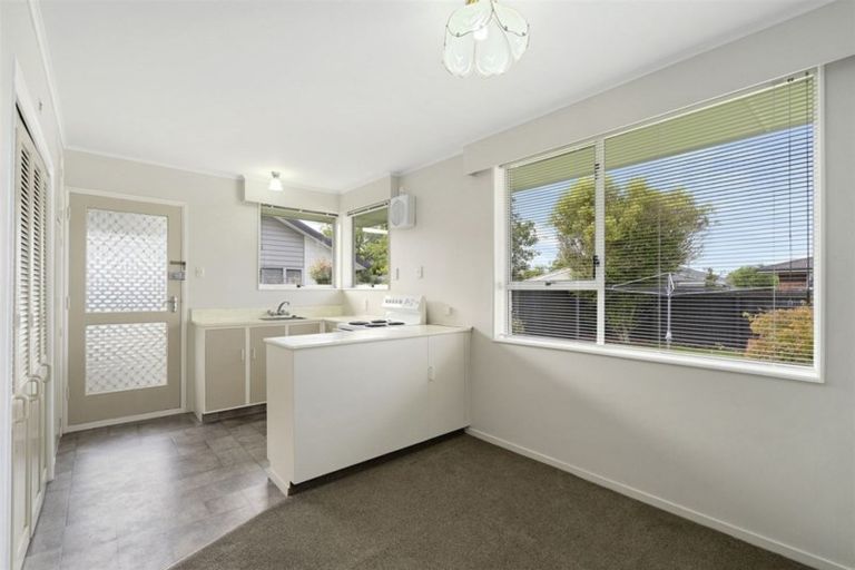 Photo of property in 2/76 Grants Road, Papanui, Christchurch, 8053