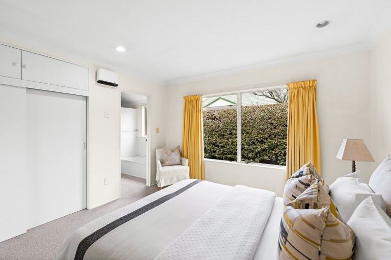 Photo of property in 2 Guthrie Road, Havelock North, 4130