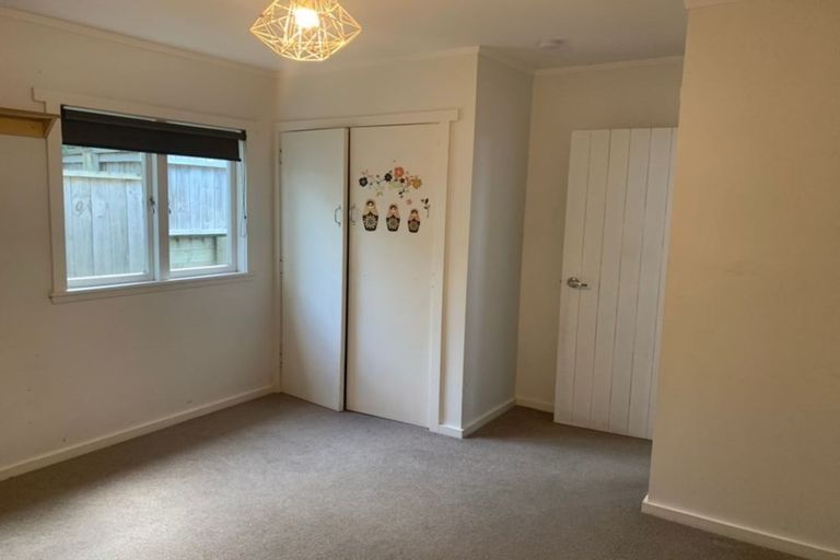 Photo of property in 2/36 Masterton Road, Rothesay Bay, Auckland, 0630