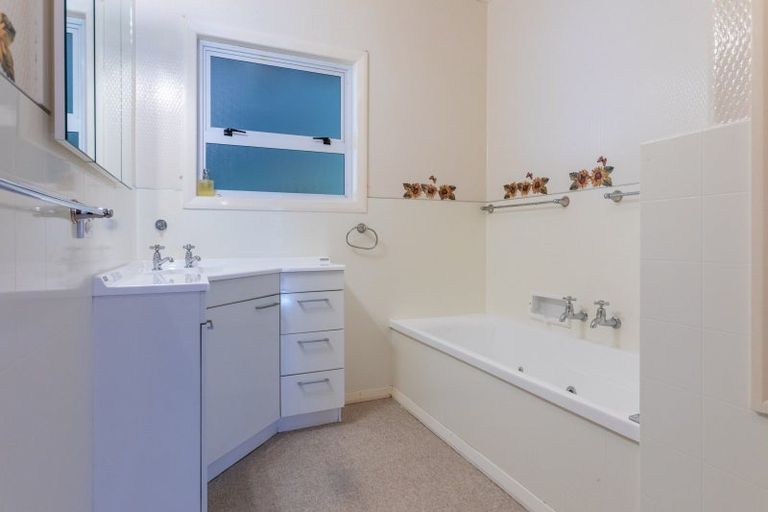 Photo of property in 18 Richardson Street, Woodville, 4920