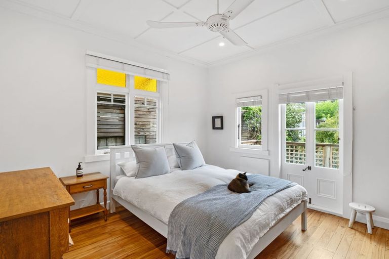 Photo of property in 6 Mollyhawk Place, Birkenhead, Auckland, 0626