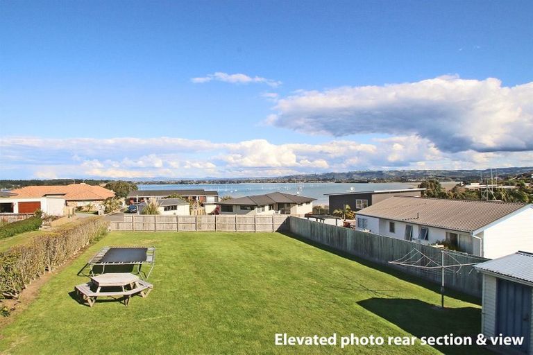 Photo of property in 115 Harbour View Road, Omokoroa, 3114