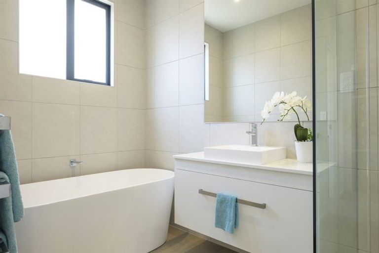 Photo of property in 20 Melandra Road, Stanmore Bay, Whangaparaoa, 0932