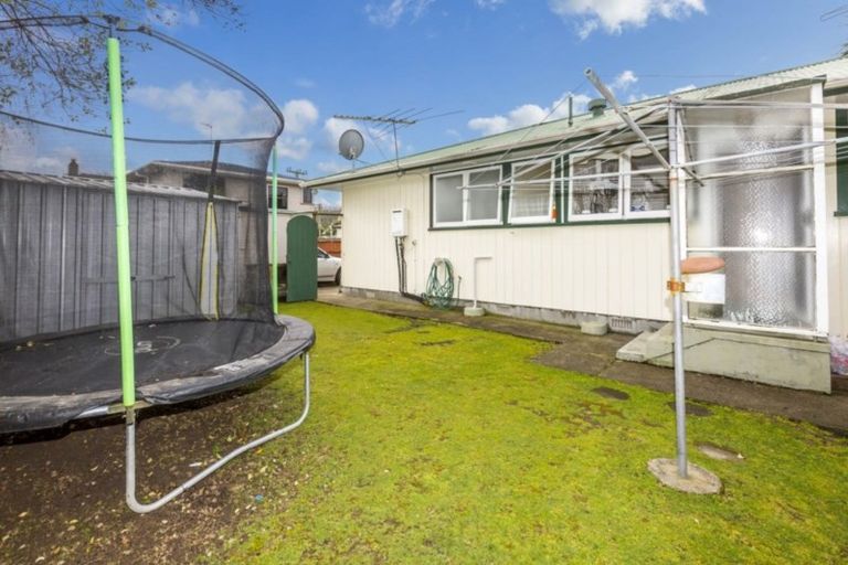 Photo of property in 1/1 Heretaunga Square, Silverstream, Upper Hutt, 5019