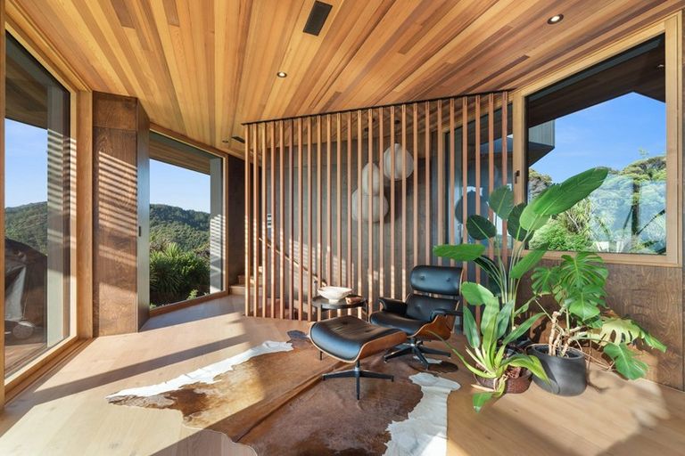 Photo of property in 124a Seaview Road, Piha, New Lynn, 0772