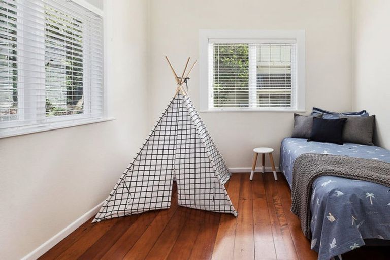 Photo of property in 39 Karepa Street, Brooklyn, Wellington, 6021