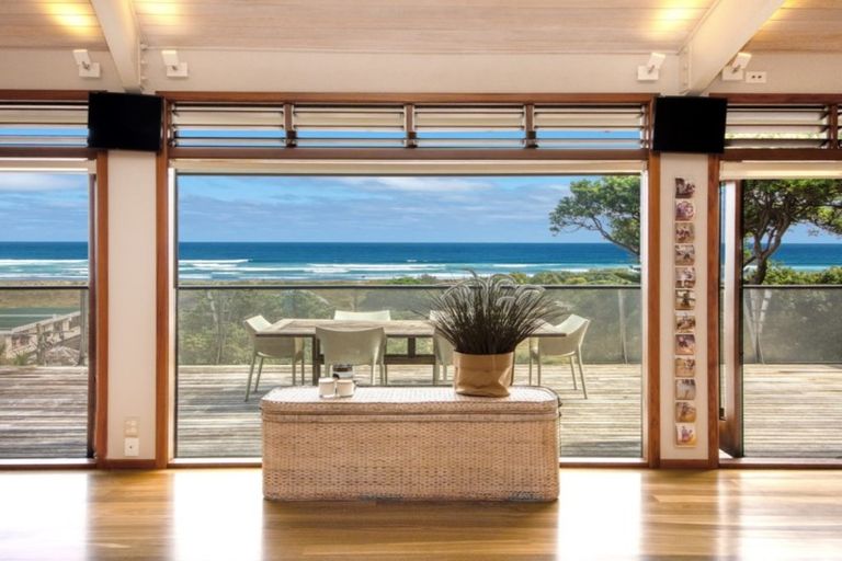 Photo of property in 87 Marine Parade North, Piha, 0772