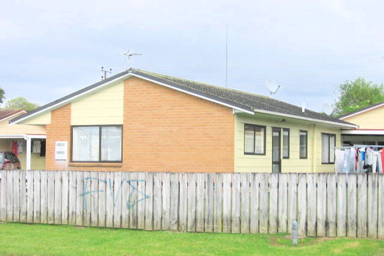 Photo of property in 5/24 Silverstone Place, Henderson, Auckland, 0612