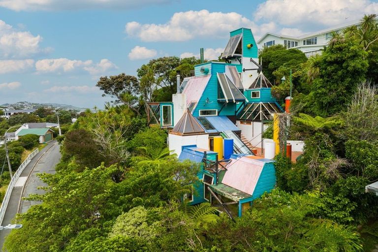 Photo of property in 7 Fortification Road, Karaka Bays, Wellington, 6022