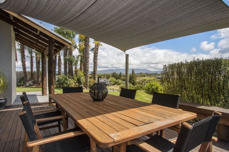 Photo of property in 340 Omokoroa Road, Omokoroa, 3114