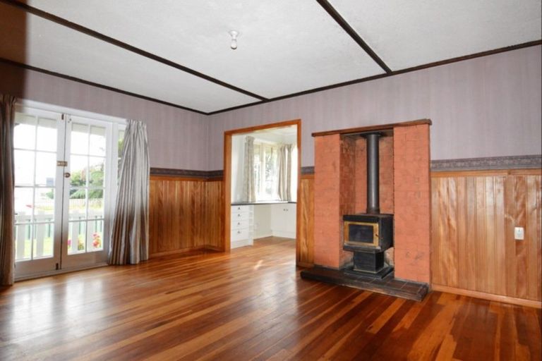 Photo of property in 16 Bartholomew Road, Levin, 5510