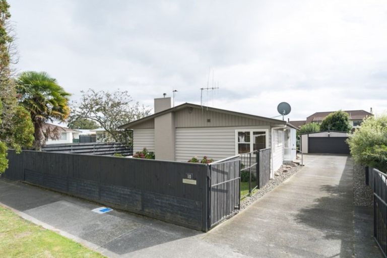 Photo of property in 10 Hartley Place, Awapuni, Palmerston North, 4412